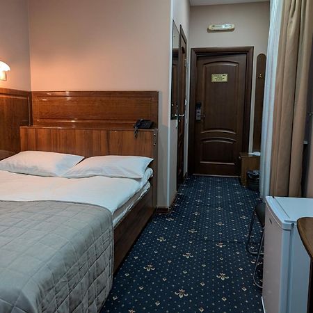 Victoria Hotel Uralsk Dış mekan fotoğraf