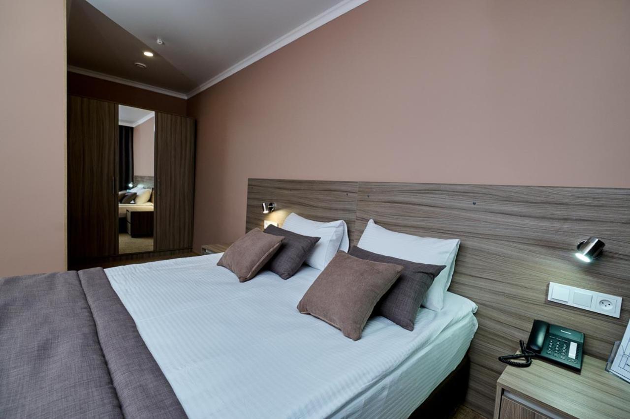 Victoria Hotel Uralsk Dış mekan fotoğraf
