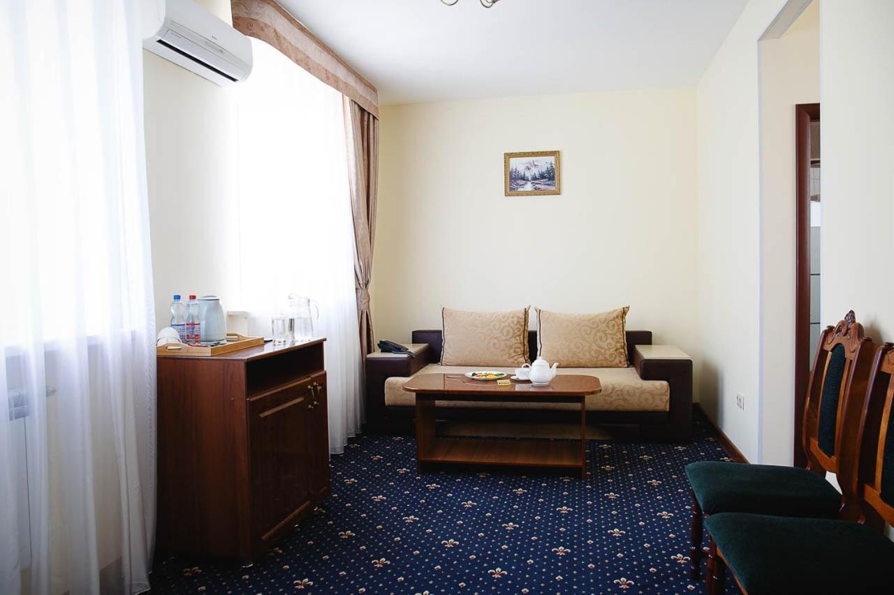 Victoria Hotel Uralsk Dış mekan fotoğraf