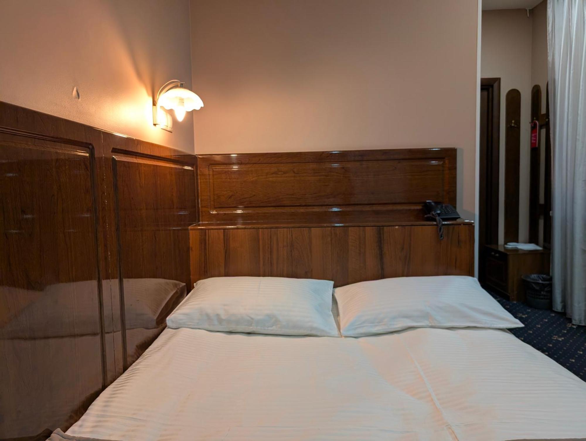Victoria Hotel Uralsk Dış mekan fotoğraf